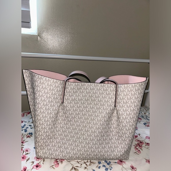 Michael Kors Emilia tote bag. - Picture 3 of 6